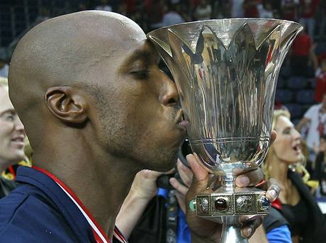 Chauncey Billups z USA lb Naismithv pohr, trofej urenou pro mistra svta