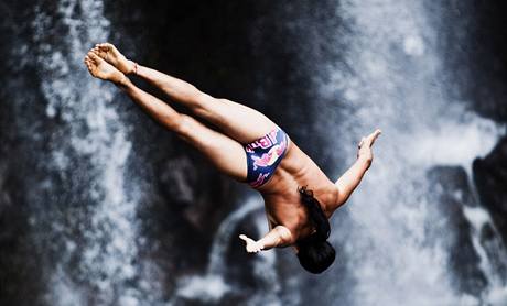 Cliff diving na Havaji