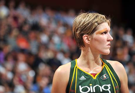 Jana Vesel v dresu Seattle Storm