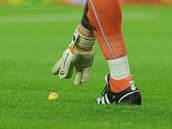 Brank fotbalist Bragy Felipe dos Santos zved pi zpase proti FC Porto golfov mek z trvnku.