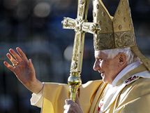 Pape Benedikt XVI. slou mi ve skotskm Glasgow. (16. z 2010)