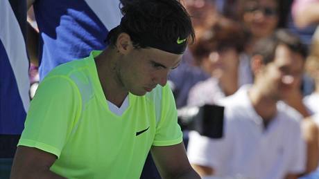 Rafael Nadal si nechává v semifinále US Open oetovat nohu.