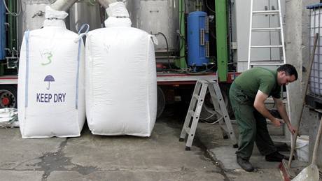 Recyklace ledniek v areálu firmy Kovosteel ve Starém Mst