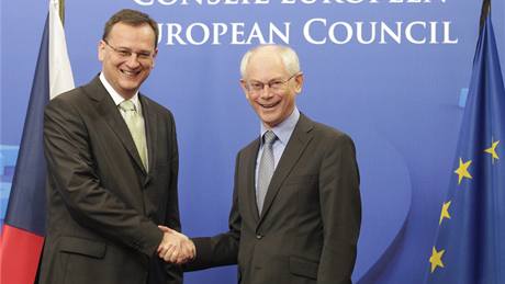 Český premiér Petr Nečas se v Bruselu sešel s prezidentem EU Hermanem Van Rompuyem (17. září 2010) Český premiér Petr Nečas se v Bruselu sešel s prezidentem EU Hermanem Van Rompuyem (17. září 2010)
