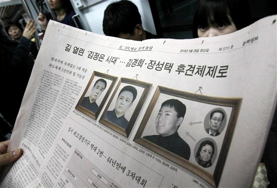 Kim ong-ilv syn Kim ong-un se poprvé objevil v severokorejských médiích (28. záí 2010)