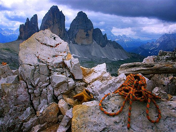 Pohled z vrcholu Toblingerknoten (2610 m) na Tre Cime di Lavaredo