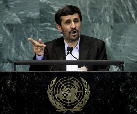 Íránský prezident Mahmúd Ahmadíneád pi projevu v OSN