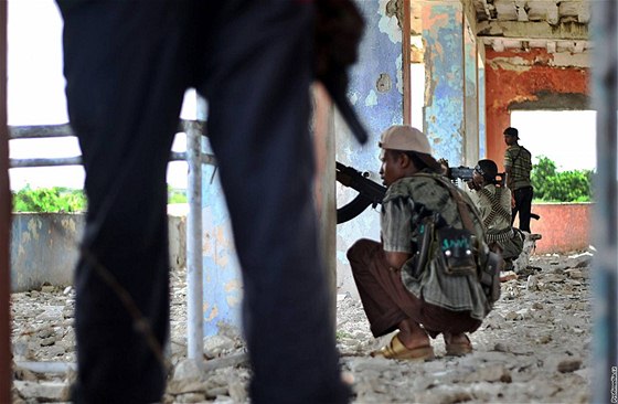 Radikálové z islamistické skupiny Hizbal Islám v Mogadio (erven 2009)