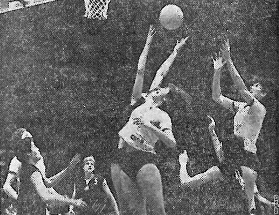 Mistrovství svta v basketbalu en v Praze 1967. Utkání SSR - NDR skonilo výsledkem 60:54.
