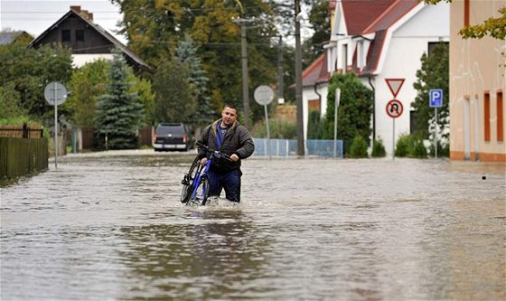 Petrovice u rozvodnná eka zaplavila za poslední rok nkolikrát. Ilustraní foto