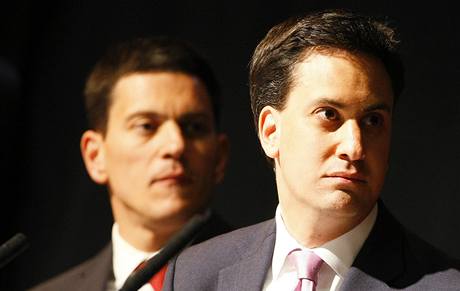 Nov f britsk opozin Labouristick strany Ed Miliband (vpravo) a jeho bratr David.