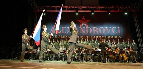 Alexandrovci nabzej nejen hudebn show. Draz kladou i na kostmy a vypracovan tanen sla.