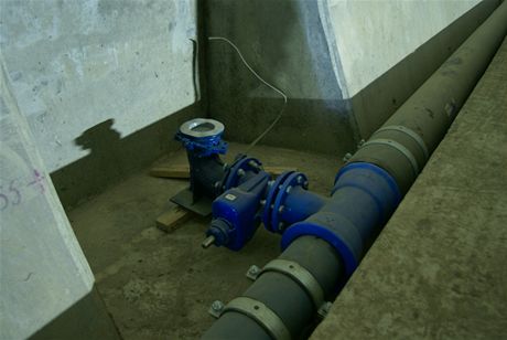 Cholupick tunel -  Potrub pornho vodovodu s odbokou k hydrantu