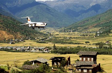 Letadlo spolenosti Druk Air pistv v bhtnskm Paru