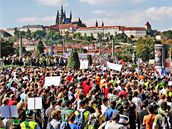 Demonstrace odbor proti vldnm krtm na Palachov nmst v Praze. (21. z 2010)