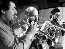 Orchestr Gustava Broma - trumpetov sekce: (zleva) Vladimr Kreslk, Jaromr Hnilika a Josef "Artur" Pavlek
