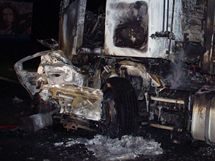 Tragick nehoda osobnho auta a kamionu na silnici z Hradce Krlov do Pardubic