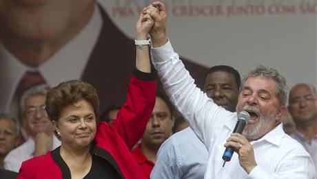 Brazilský prezident Lula da Silva (vpravo) a jeho favorizovaná nástupkyn Dilma Rouseffová
