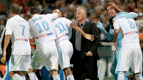 Fotbalisté Marseille se radují ze vstřeleného gólu Fotbalisté Marseille se radují ze vstřeleného gólu