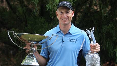 Jim Furyk, vítěz The Tour Championship a FedEx Cupu pro rok 2010. Jim Furyk, vítěz The Tour Championship a FedEx Cupu pro rok 2010.