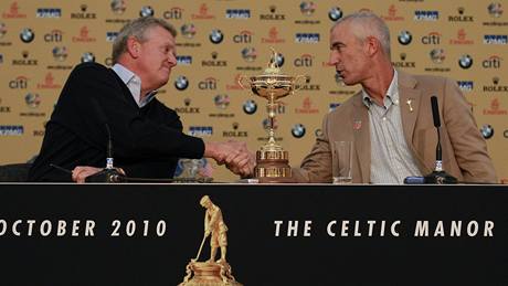 Kapitáni rydercupových týmů Colin Montgomerie (Evropa - vlevo) a Corey Pavin (USA) na tiskové konferenci. Kapitáni rydercupových týmů Colin Montgomerie (Evropa - vlevo) a Corey Pavin (USA) na tiskové konferenci.