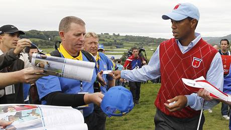 TIger Woods má ve Walesu před Ryder Cupem větší přízeň místních fanoušků než médií. TIger Woods má ve Walesu před Ryder Cupem větší přízeň místních fanoušků než médií.