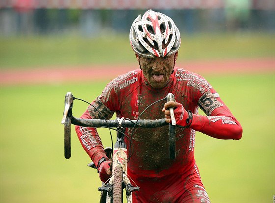 Prvním závodem cyklokrosového poháru Toi Toi Cup odstartovali sezónu cyklokrosai ve Stíbe. Na snímku David Káek. (25.9. 2010) 