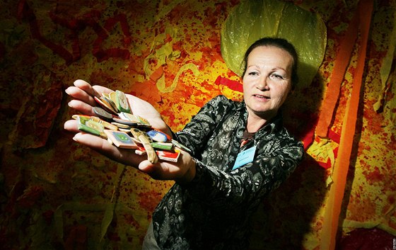 5. roník soute ivnostník roku v Jihoeském kraji vyhrála Miloslava Laiblová, která spolu s manelem ve Strakonicích vyrábí a prodává umlecké knoflíky.