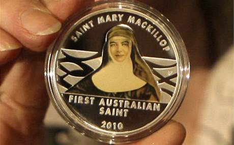 Pamtní mince s portrétem Mary MacKillopové vydaná pi píleitosti jejího svatoeení 