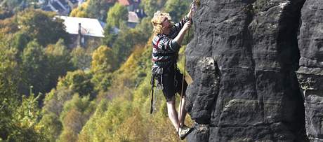 Tiské stny jsou vyhledávanou lokalitou skalních lezc.