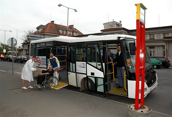 Doprava do nemocnice na Bulovce se od 10. íjna zlepí, pojede tam nová linka íslo 295.