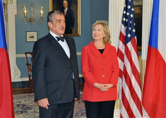 Karel Schwarzenberg s Hillary Clintonovou pi setkání ve Washingtonu (6. íjna 2010)