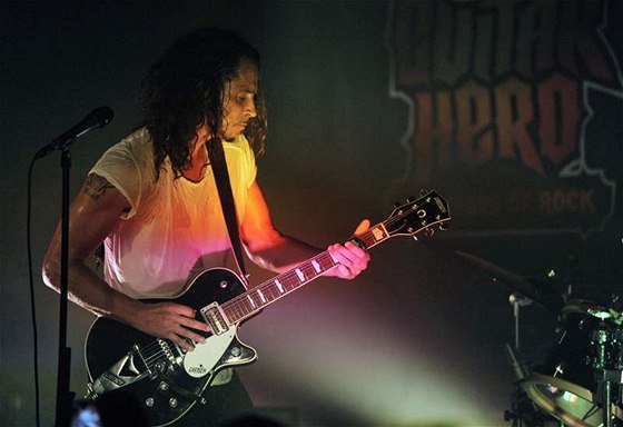 Chris Cornell ze skupiny Soundgarden pi uvedení videohry Guitar Hero: Warriors of Rock