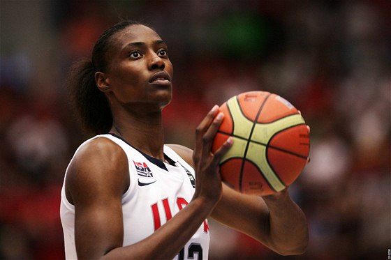 Basketbalistka Sylvia Fowles pi zápase eská republika vs. USA ve finále FIBA Mistrovství svta v karlovarské KV Aren.  