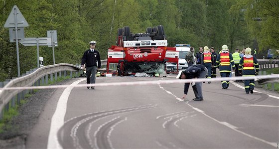 Hasiský vz Tatra 815 skonil po n, kterou zavinil Jakub Mucha v dubnu 2009, na stee.