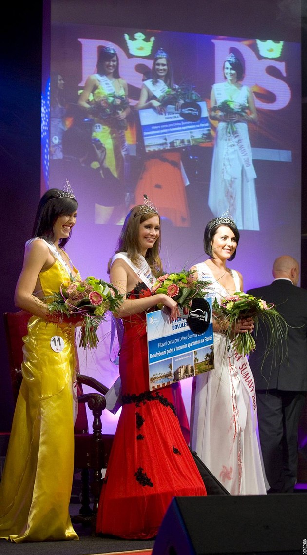 Dívka umavy 2010 - Miss Vra Králová (uprosted), vicemiss Lucie Holubová (vlevo) a druhá vicemiss árka lábková
