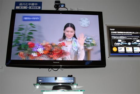 CEATEC 2010 - nov komunikan systm Panasonic umon pohodlnj prci z domova, m m podle firmy mimo jin pomoci tak ke snen emis CO2. Novinka um pracovat tak ve 3D, co lze vyut napklad pi prodeji vrobk pes telefon, atd.