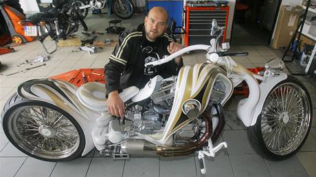 Na zakázku vyrobený unikátní motocykl Vortep, který postavil Miroslav Žižka ve své dílně v Písku. Na zakázku vyrobený unikátní motocykl Vortep, který postavil Miroslav Žižka ve své dílně v Písku.