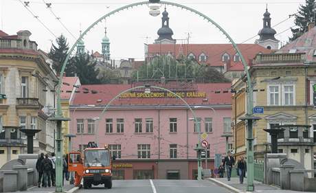 Praský most v Hradci Králové s árovkami na vnitní stran oblouk
