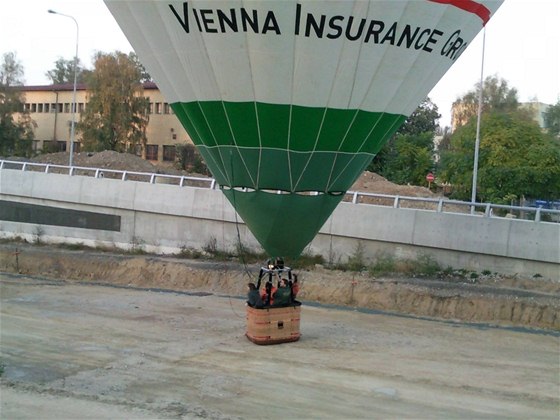 tená iDNES.cz v Brn si v úterý odpoledne viml nouzového pistání na staveniti v aboveskách.