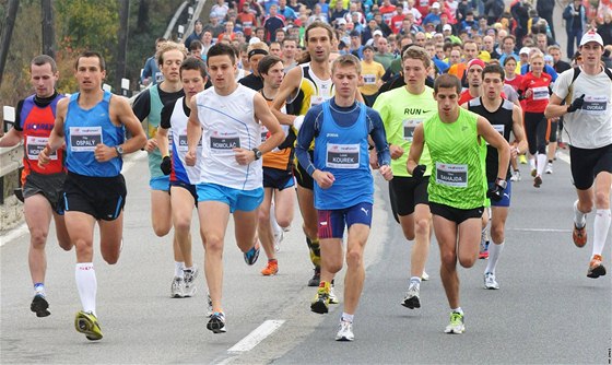 U Lodních sport na Brnnské pehrad se na start závodu Vokolo Príglu shromádilo neekaných 927 závodník. (16. íjen 2010)