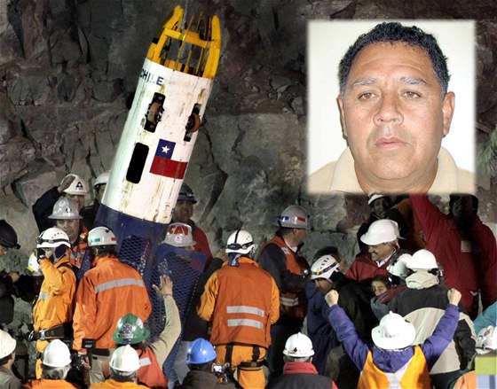 Chilský horník Luis Urzua (ve výezu) se dostane ze zavaleného dolu jako poslední.