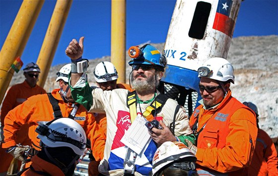 Jorge Galleguillos, jedenáctý zachránný horník z chilského dolu San José. (12. íjna 2010)