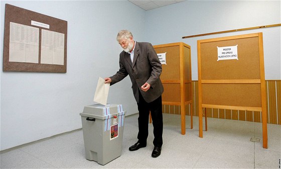 Nkteí starostové nekandidovali a odchod z politiky plánovali, jiné odstavili volii. Ve funkcích koní i ást námstk olomouckého primátora. Ilustraní foto