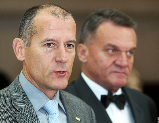 Zdenk Tma z TOP 09 (vlevo) a Bohuslav Svoboda (ODS) zahájili jednání o koalici v Praze. (18. íjna 2010)