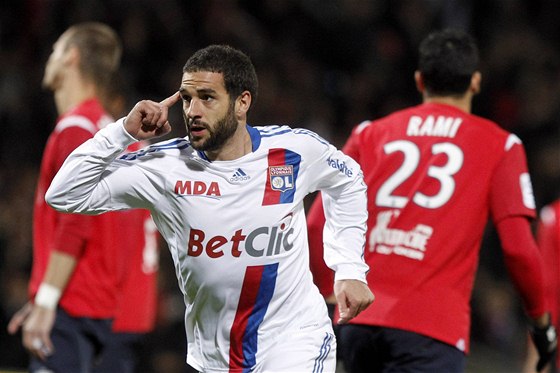 BRZKÝ GÓL. Lisandro Lopez z Lyonu vstelil gól u ve 3. minut.