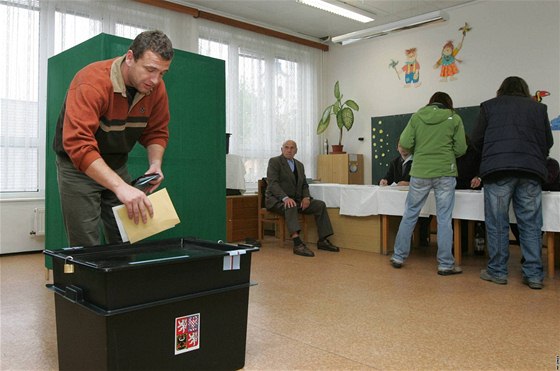 Ti nejvtí strany se ve stedních echách chystají na volby. (Ilustraní snímek)