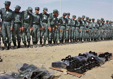Vcvik afghnskch policist. (13. jna 2010)