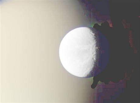 Měsíce Saturnu: Dione a Titan Měsíce Saturnu: Dione a Titan