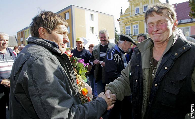 Pivítání okej Josefa Váni v jeho domovské obci Chye 